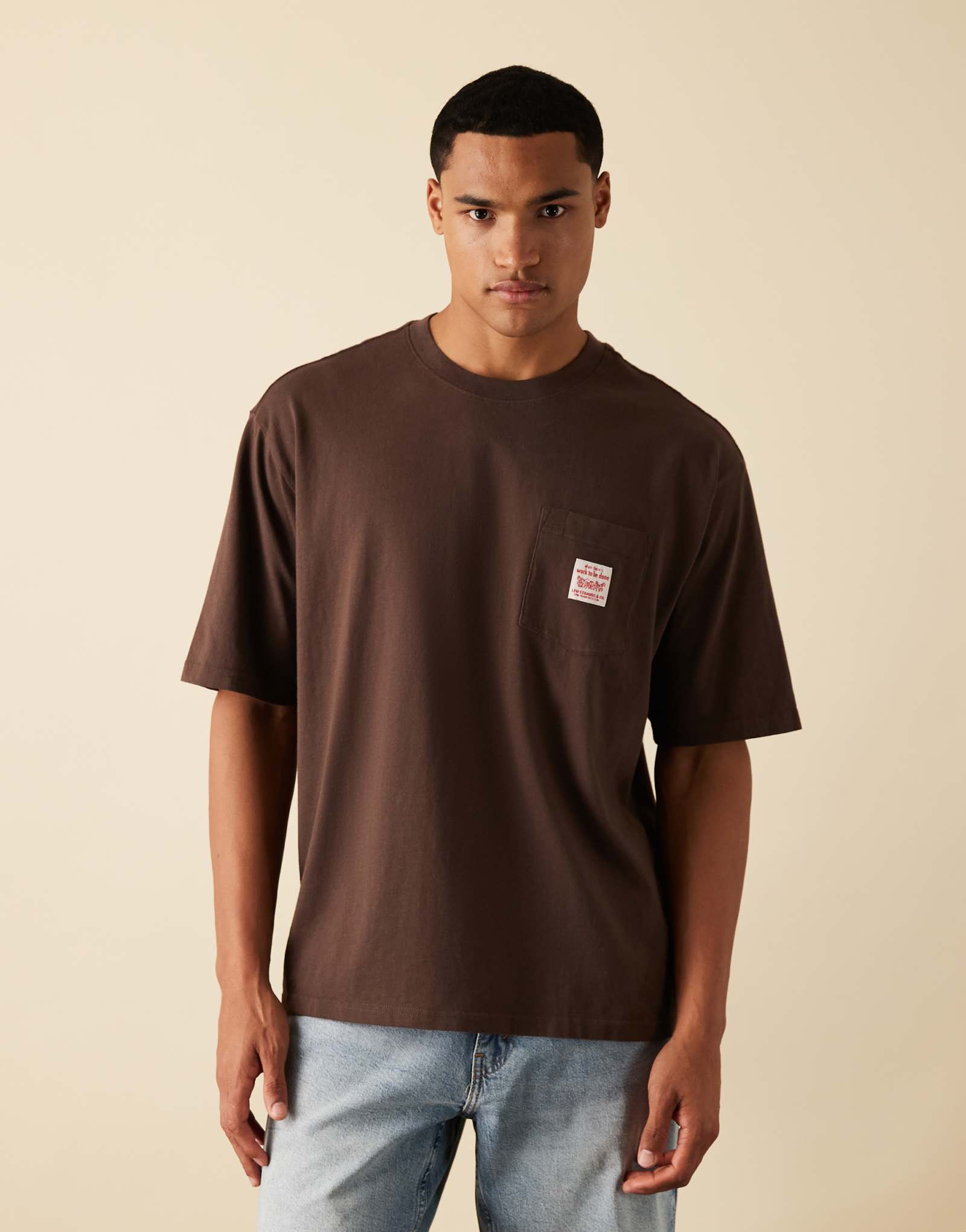 Коричневая футболка свободного кроя с карманом-капсулой с логотипом Levi's Workwear Capsule
