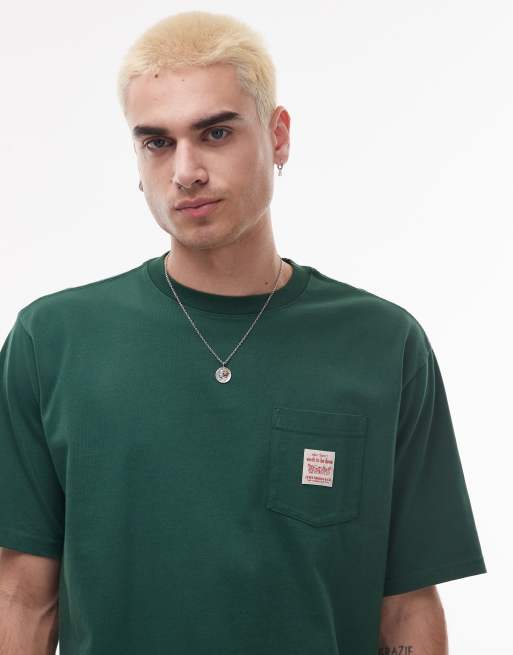 Levi's - Workwear Capsule - Losvallend T-shirt met logolabel op de borstzak in donkergroen, 3 van 4