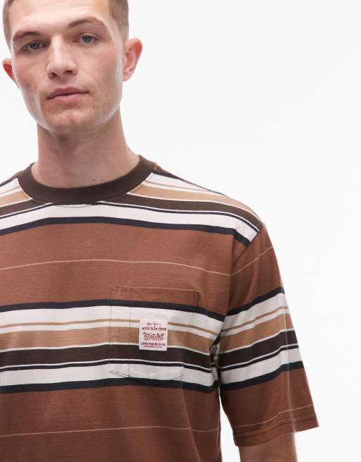Levi's - Workwear Capsule - Ruimvallend T-shirt met logolabel op de borstzak in bruin, 5 van 5