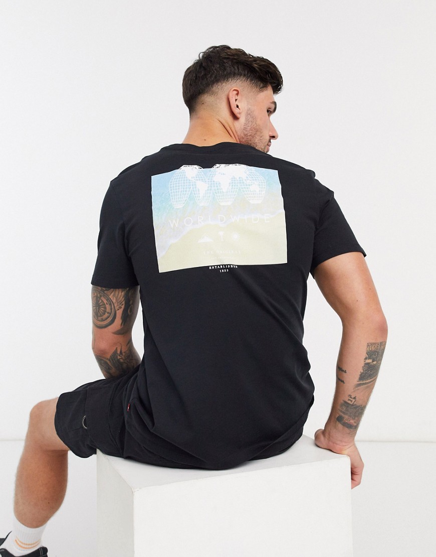 Levi's – Worldwide – Svart t-shirt med mönster på ryggen