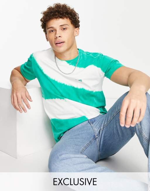 Levi's x ASOS - Exclusives - T-shirt met logo in collegestijl op de borst in groene tie-dye