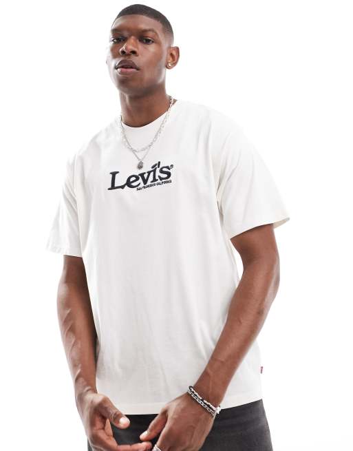 Levi s x ASOS Exklusives T Shirt in Creme mit Retro Logo auf der Brust ASOS