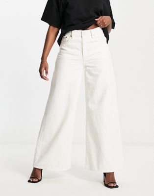 Levi's XL flood flare jean in white