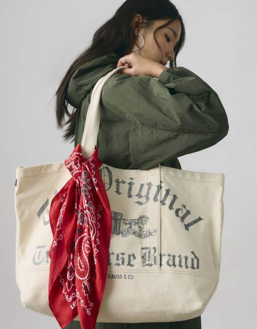 Levi's Xl graphic tote bag in white, 3 of 4