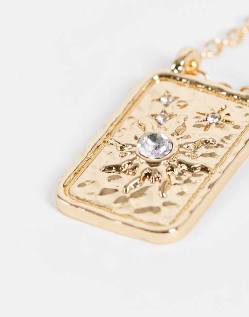 Liars & Lovers – Halskette in Gold-Optik mit eckigem Münzanhänger mit Sonnen- und Kristall-Detail, 4 von 4