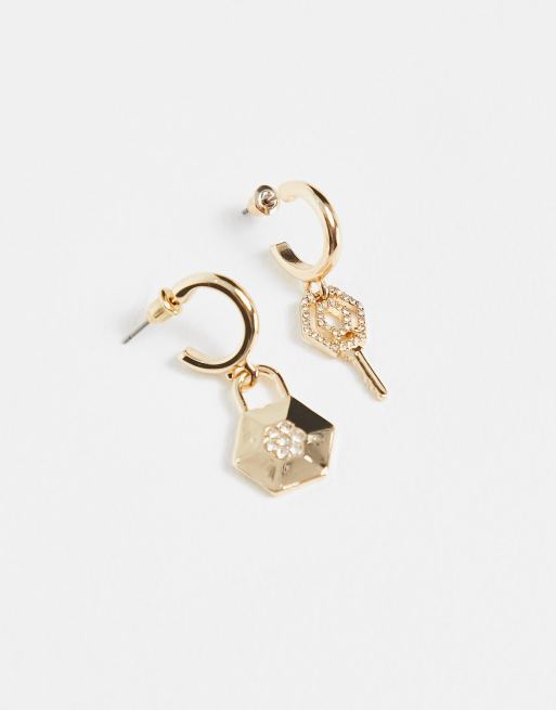 Liars & Lovers – Kleine Creolen in Gold-Optik mit sechseckigen Anhängern mit verschiedenen Designs