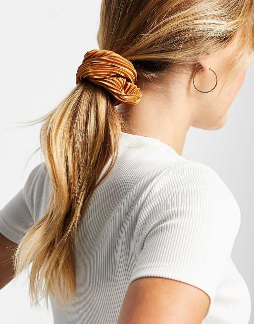 Liars & Lovers textured scrunchie in brown, 2 of 4