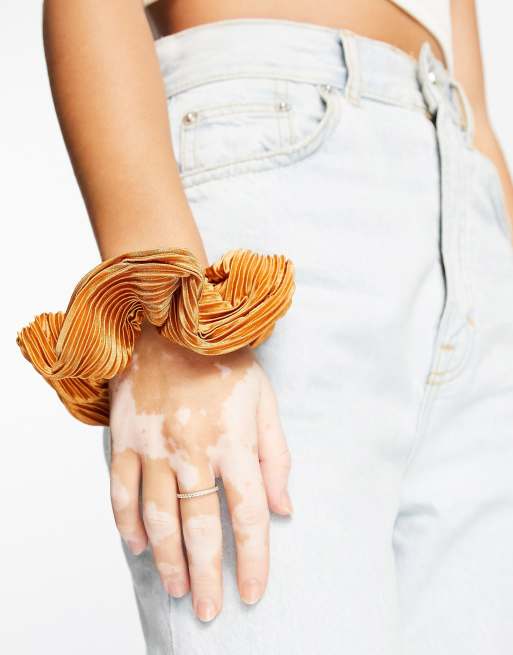 Liars & Lovers textured scrunchie in brown, 3 of 4
