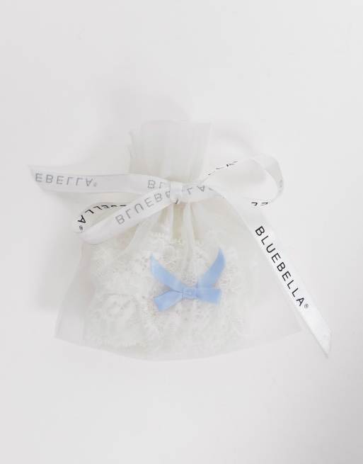 Liga de novia en blanco y azul presentada en bolsa de Bluebella, 3 de 4