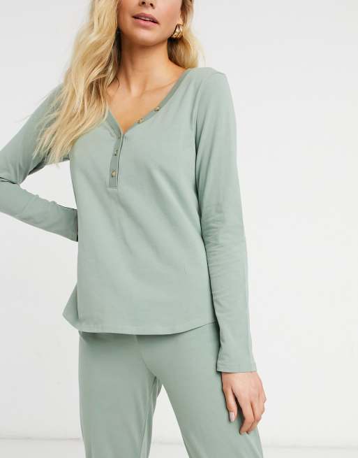 Lindex - Astrid - Pyjamatop van katoen met knopen aan de voorkant in oudgroen - MGREEN