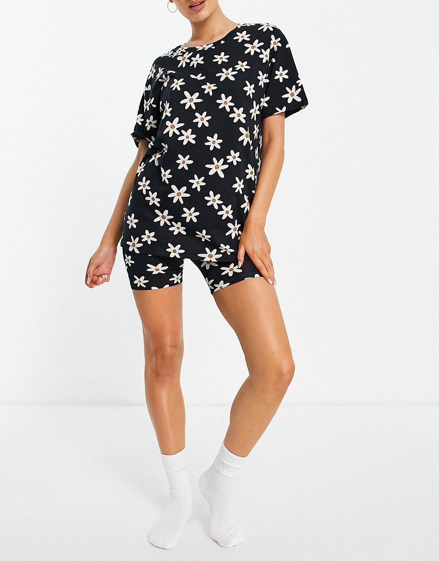 Lindex Exclusive Katie organic cotton oversized t-shirt and legging short set in black daisy print-Multi