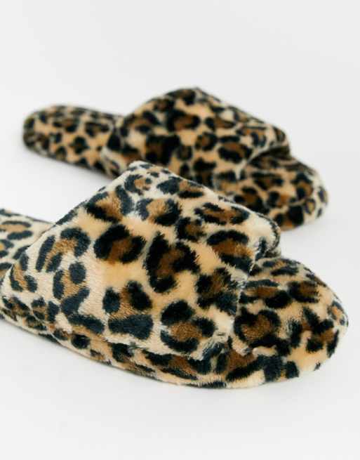 Fuzzy leopard print online slippers