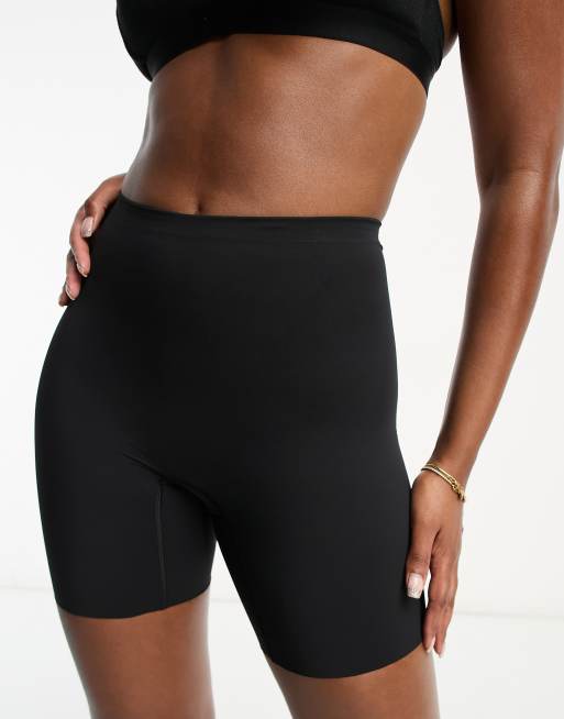 Lindex Janelle medium support contouring short in black