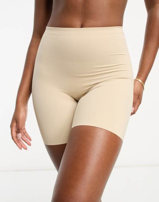 Lindex – Janelle – Średniej długości beżowe modelujące szorty