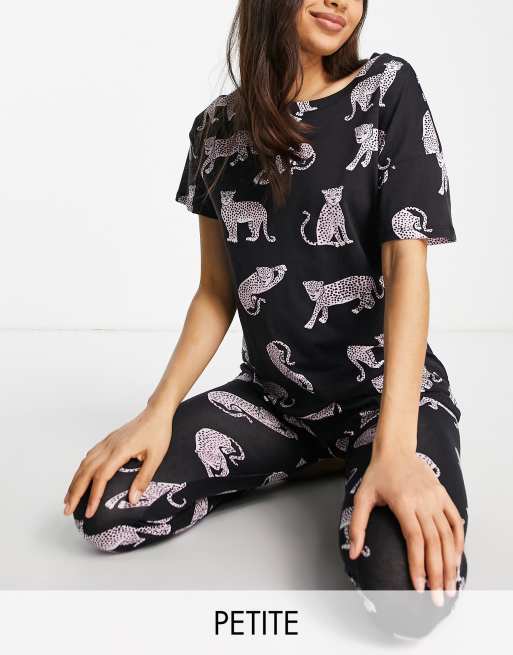Lindex Petite - SoU Chloe - Pyjamassæt i 'Pink Panter'-print i bomuld - Kun hos ASOS - MULTI