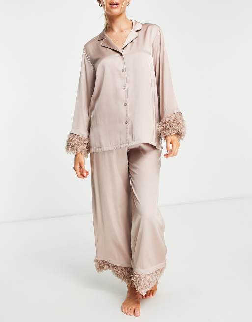 Lindex - Premium - Lyserødt pyjamassæt med reverskrave og kanter i imiteret pels