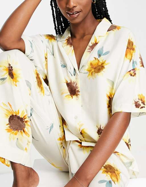 Lindex – Pyjama mit Sonnenblumenmuster aus Oberteil mit Reverskragen und Hose mit weitem Bein, 4 von 4