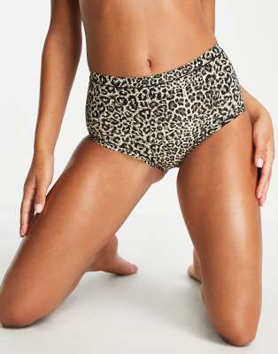 Lindex Lindex seamless bonded light control high waist invisible briefs in leopard print-Brown