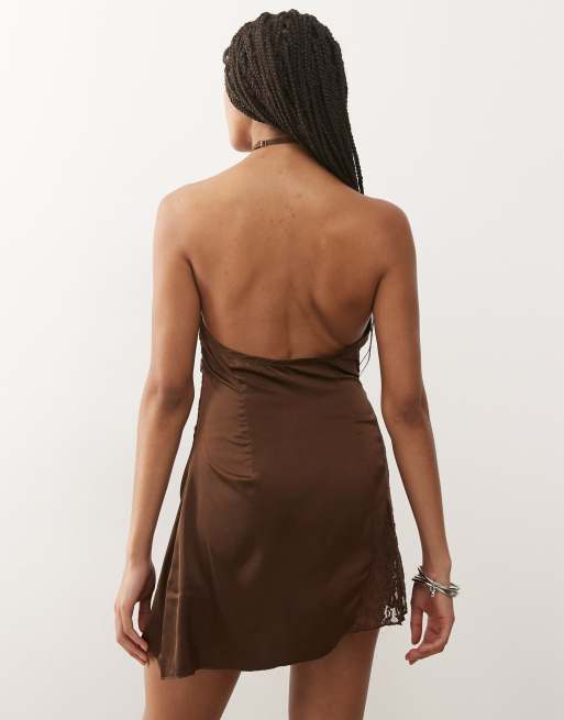 Lioness - Amore - Robe courte satinée dos nu avec détails en dentelle transparente sur le buste - Chocolat, 2 de 4