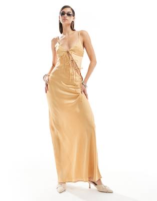 Lioness - Asymmetrisches Maxikleid aus goldenem Satin mit Bindedetails-Goldfarben