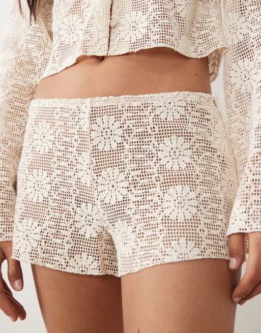 Lioness - Babydoll - Short d'ensemble à taille basse en maille crochetée fleurie - Crème, 4 de 5