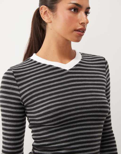 Lioness Barbie v-neck long sleeve top in midnight stripe, 3 of 4