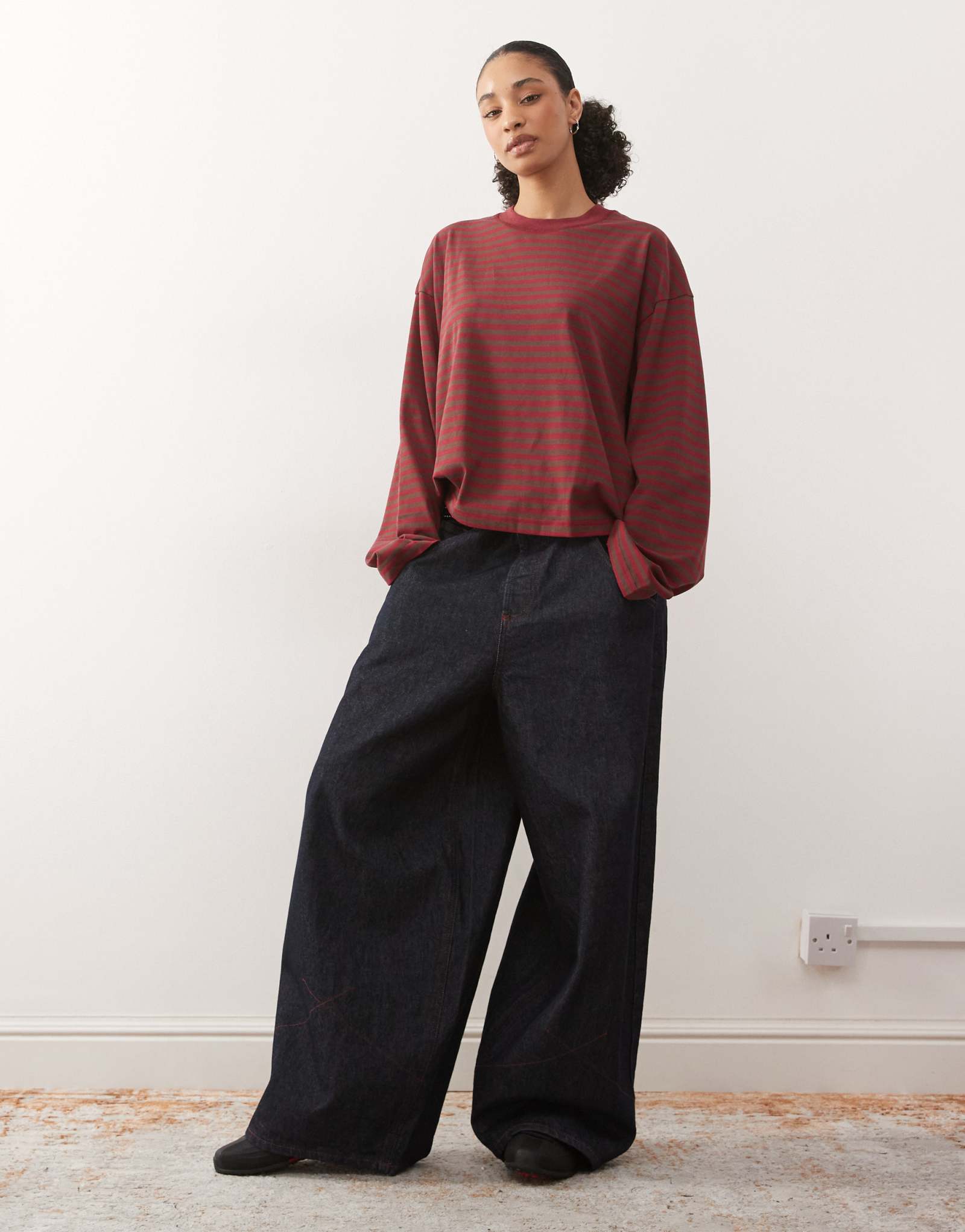 Облегающая футболка из хлопковой смеси Lioness Bloom с длинным рукавом и круглым вырезом в шоколадную и винную полоску