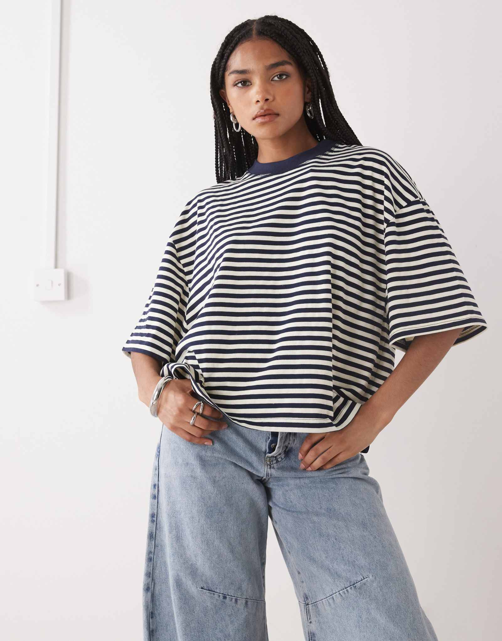 Облегающая футболка из хлопчатобумажной смеси Lioness Bloom с коротким рукавом и круглым вырезом в темно-белую полоску