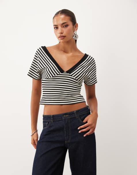 Lioness Bloom Icon v-neck short sleeve t-shirt in onyx stripe - view 1