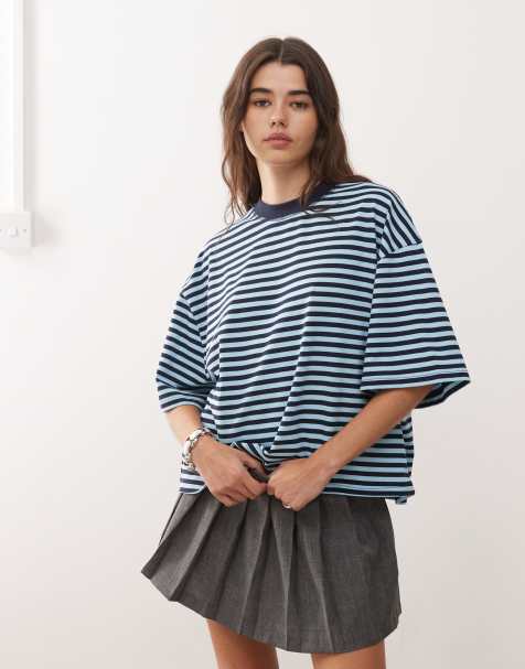 Lioness - bloom - Kortærmet T-shirt med rund hals og marineblå/lyseblå striber i bomuldsblanding i firkantet pasform - view 1