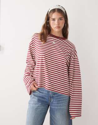 Lioness - Bloom - T-shirt squadrata girocollo a maniche lunghe in cotone a righe bianche e color vino