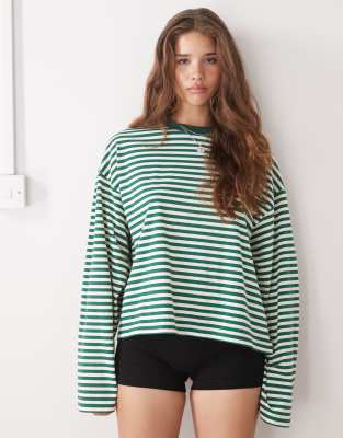 Lioness - Bloom - T-shirt squadrata girocollo a maniche lunghe in cotone a righe bianche e verde bosco