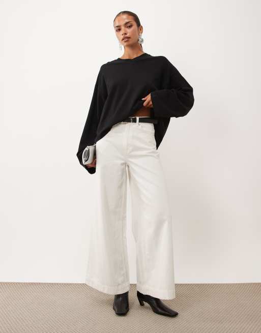 Lioness Bloom v-neck oversized long sleeve t-shirt in black, 2 of 4