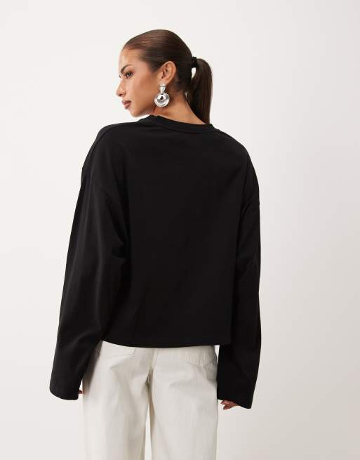 Lioness Bloom v-neck oversized long sleeve t-shirt in black, 4 of 4