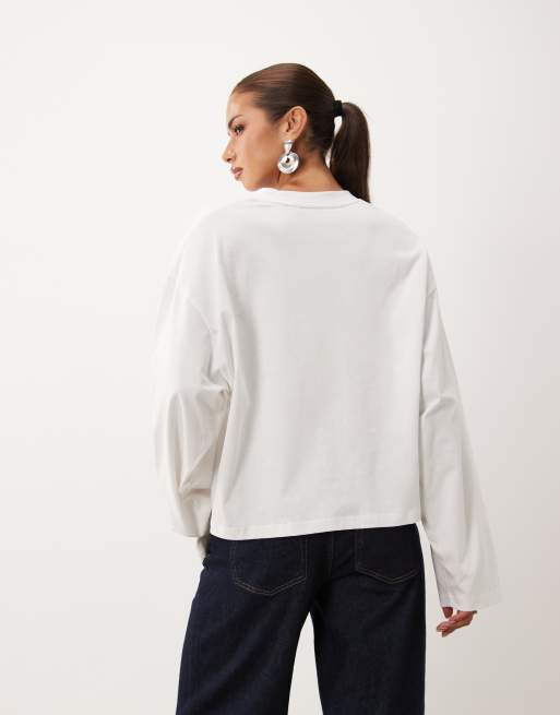 Lioness Bloom v-neck oversized long sleeve t-shirt in white, 4 of 4