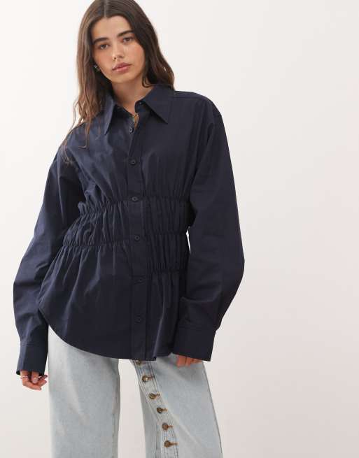 Lioness - Chloe - Camicia oversize blu navy in cotone con maniche ampie, polsini e dettagli arricciati