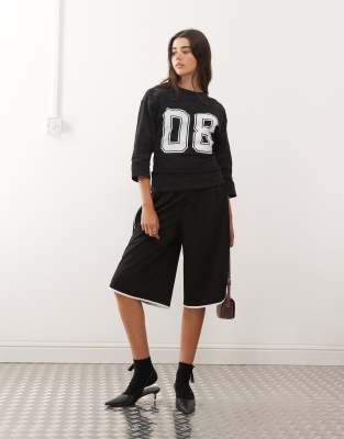 Lioness - City - Oberteil aus Baumwolle in Schwarz mit Dreiviertelärmeln und „08-Sport-Print