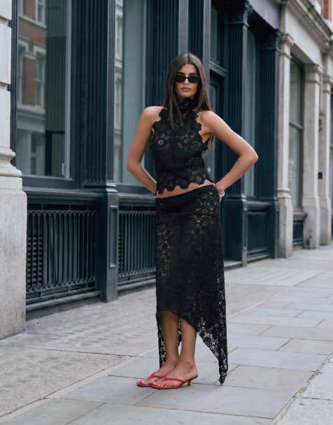 Lioness - Conjunto con falda asimétrica de encaje transparente con detalle floral intrincado en negro - view 1