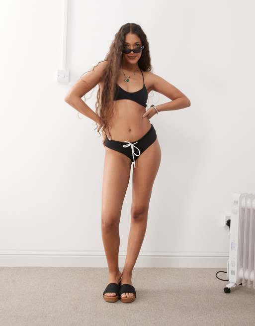 Lioness - Coordinato bikini nero con top multiposizione con scollo rotondo e allacciatura e slip