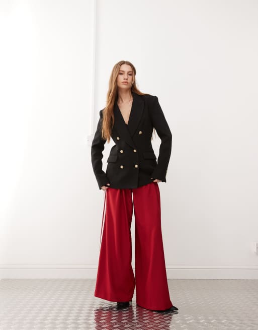 Lioness - Coordinato con blazer doppiopetto con dettagli dorati in metallo e pantaloni sportivi