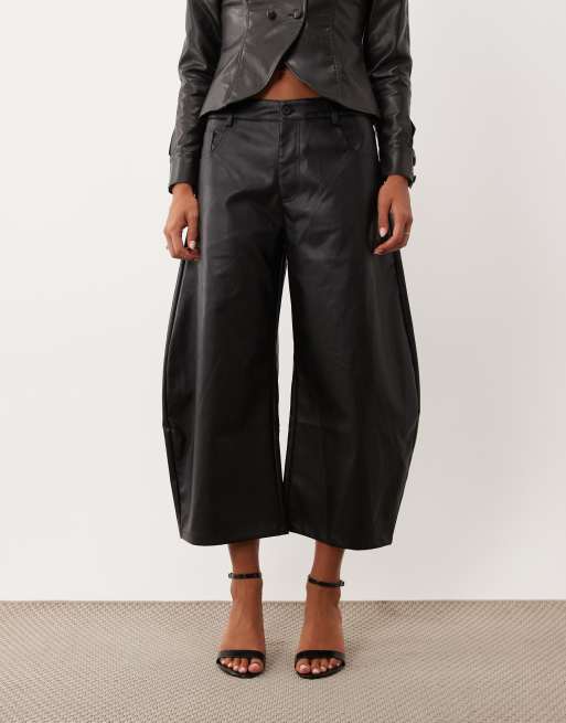 Lioness Cropped Barrel-Leg-Hose in Schwarz aus Kunstleder im Set, 2 von 5