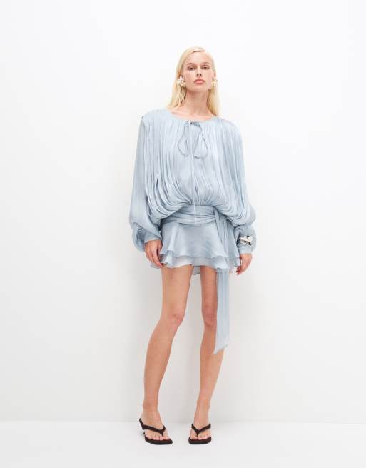 Lioness Elements chiffon-minikjole med høj glans, draperet detalje, ballonærmer og bindebælte i babyblå, 3 af 7