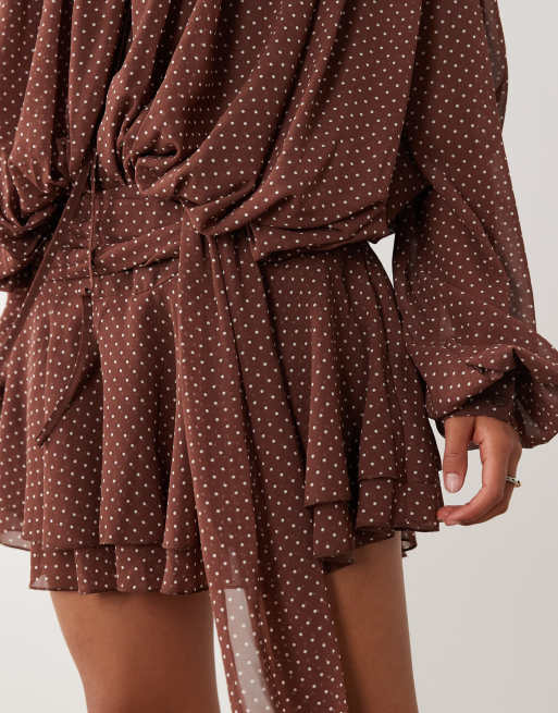 Lioness - Elements - Mini jurk van chiffon met gedrapeerd detail, ballonmouwen en gestrikte taille in chocoladebruin met stippen, 4 van 4
