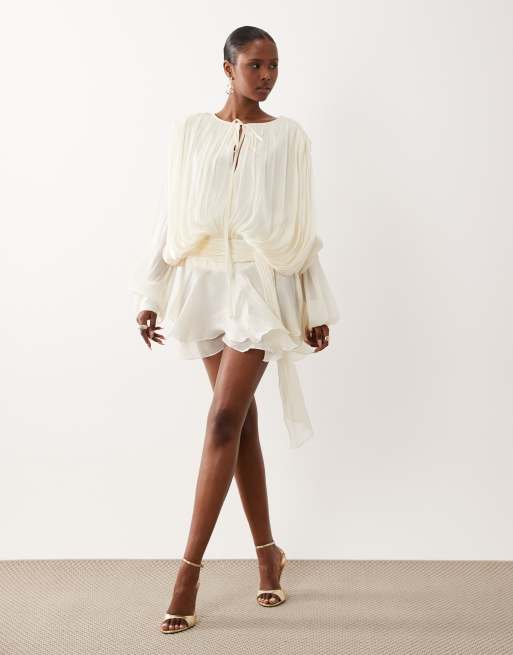 Lioness – Elements – Minikleid aus hochglänzendem Chiffon in Champagner mit Drapierung, Ballonärmeln und Bindegürtel, 4 von 4