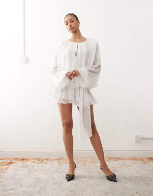 Lioness Elements Petite chiffon drape detail balloon sleeve tie waist mini dress in white 19290₽