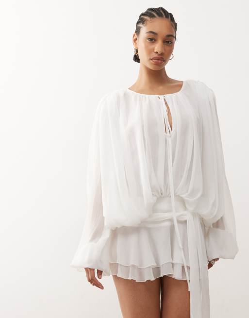 Lioness - Elements - Petite - Mini jurk van chiffon met gedrapeerd detail, ballonmouwen en gestrikte taille in wit, 2 van 4