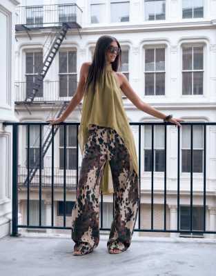 Lioness Exclusive Horseshoe Barrel Leg Jeans In Multi
