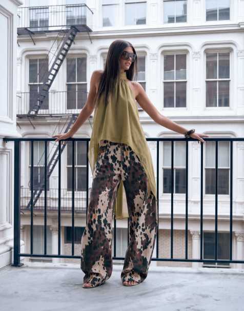 Lioness exclusive Horseshoe barrel leg jeans in brown cow print - view 1