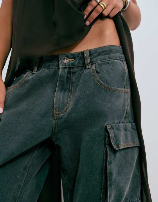 Lioness exclusive sweetness low rise pocket detail oversized cargo jeans in washed black, 2 of 5