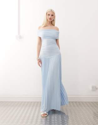 Lioness - Field of Dreams - Gerafftes Maxikleid in zartem Blau mit niedriger Taille und Bardotausschnitt mit Umschlag
